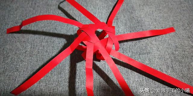 如何用一张纸折纸灯笼，如何用一张纸折纸灯笼视频（用四张纸条做成的折纸灯笼）