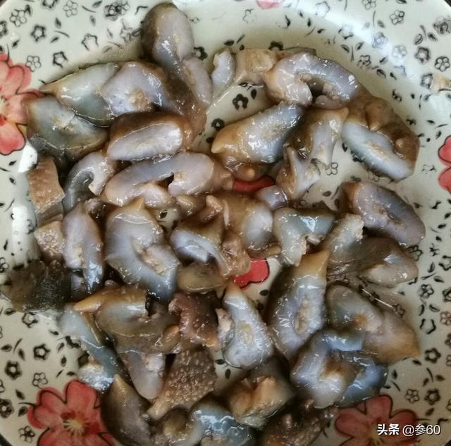 香炒海参做法步骤，炒海参简单做法（香辣葱花鸡蛋爆炒海参）