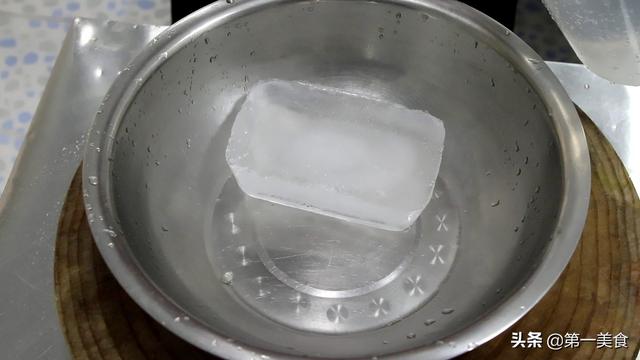 白斩鸡的制作方法和配料，白斩鸡的做法和配料（一定不能直接下锅煮）