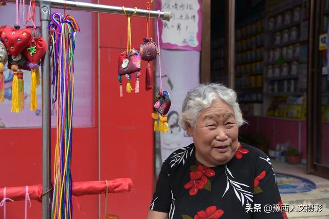如何手工缝制香包，如何手工缝制香包视频（12块布头缝制传统香包）