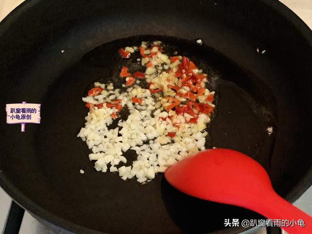 口蘑怎么做好吃，白色口蘑怎么做好吃（一口一个停不下来）