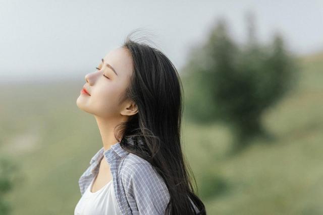 女生写真拍照姿势大全，女生写真拍照姿势大全图片（人像摄影——女生写真15个姿势）