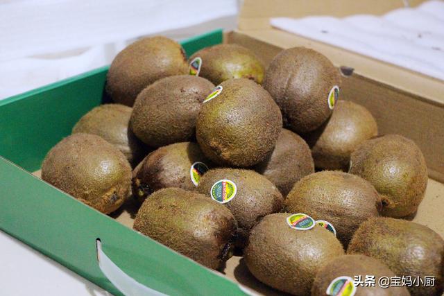 猕猴桃怎么剥皮，猕猴桃怎么剥皮好（分享个很实用的储存方法）