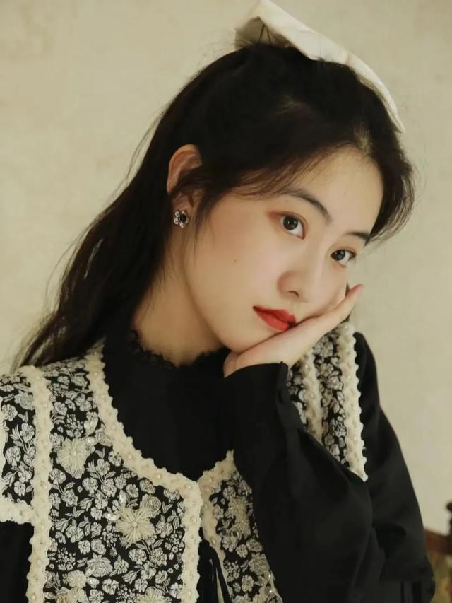 什么发型显脸小显年轻，适合瘦脸的发型（简单易打理的4款发型）