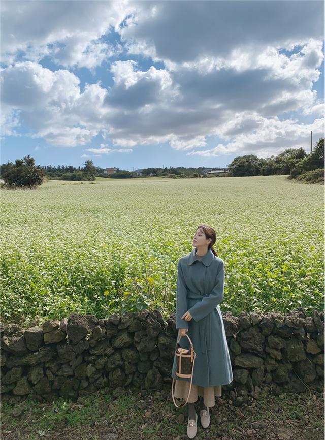 雾霾蓝搭配什么颜色好看，雾霾蓝搭配什么颜色好看装修（雾霾蓝+这5种颜色）
