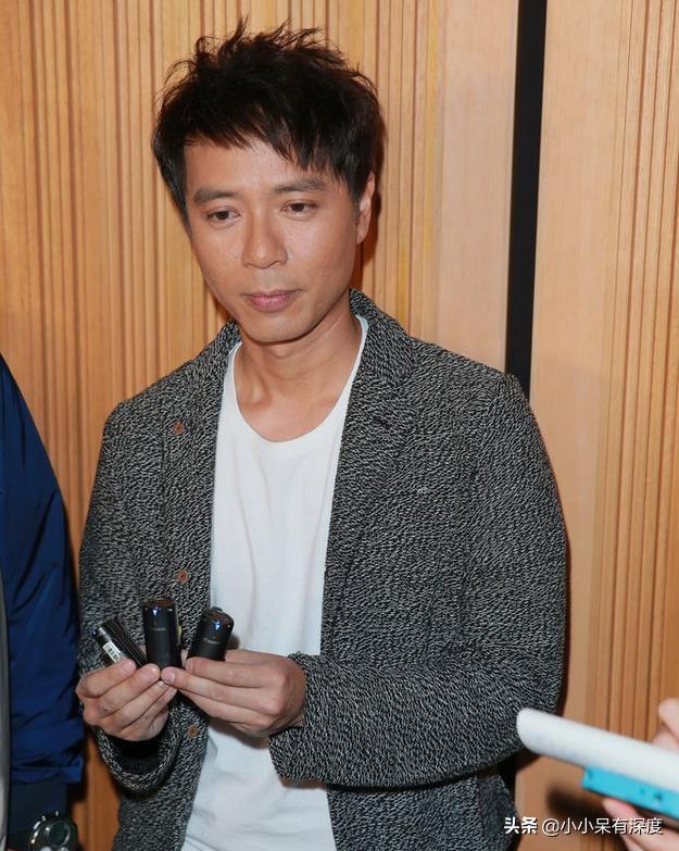 李克勤 - 再见演奏厅歌词是什么，李克勤红日原唱（李克勤老婆不仅低调）