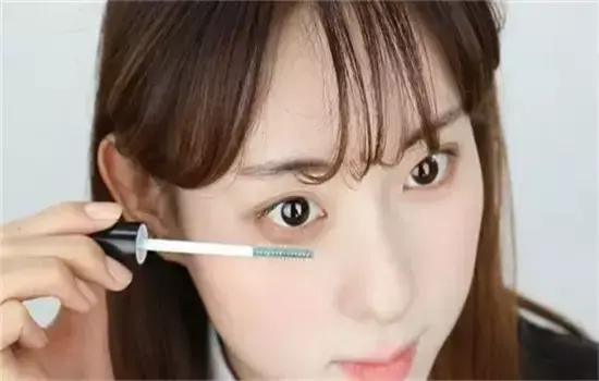 清纯学生妆教程步骤，日常学生妆教程（清纯简单学生化妆步骤）