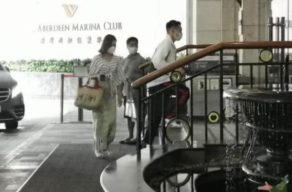 风水大师摆桃花阵，港媒曝港姐冠军三招追赌王儿子