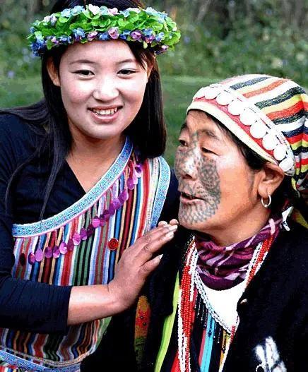 独龙族的奇异习俗——“纹面”，独龙族纹面传承下来的原因（独龙族“纹面女”——不曾进入大众视野又将消逝的纹面文化）