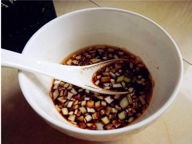 饺子蘸料怎么调好吃，饺子蘸料怎么调最简单（教你几种更好吃的饺子蘸料）