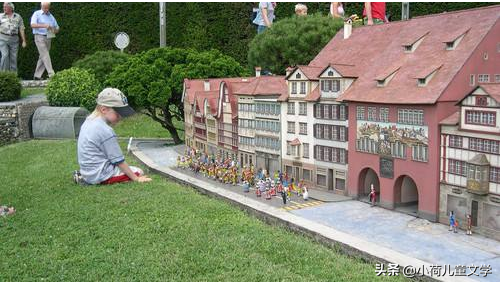 岳阳华夏双语学校学费（任飞扬丨小人国）