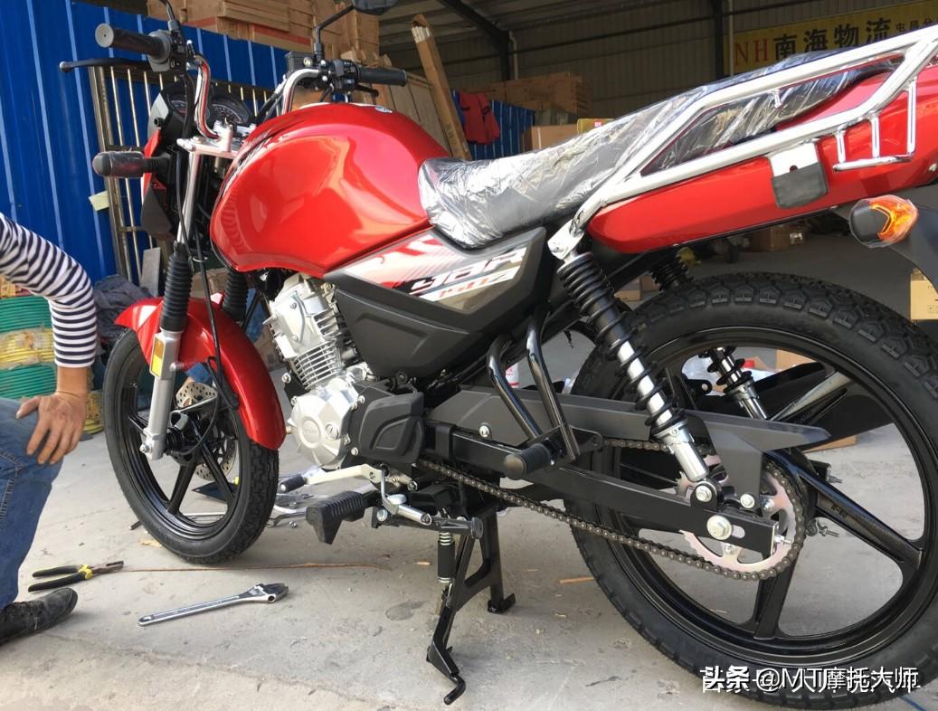 开箱实拍:国四经典街车雅马哈天剑150,动力偏向实用,续航690km