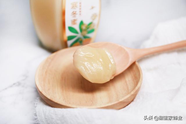蜂蜜变成白色膏状，蜂蜜变成白色膏状还能吃吗（凝固的蜂蜜还能不能吃）