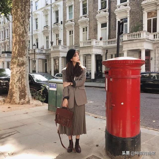 透明校服这样穿可以避免尴尬，透明校服这样穿可以避免尴尬嘛（这3种风格美呆了）