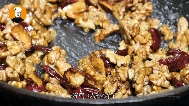 开核桃的小妙招，如何将核桃快速剥开（核桃放锅里蒸一蒸）