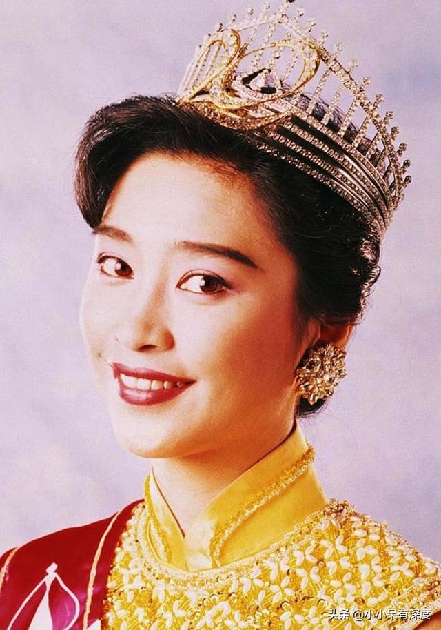 李克勤 - 再见演奏厅歌词是什么，李克勤红日原唱（李克勤老婆不仅低调）