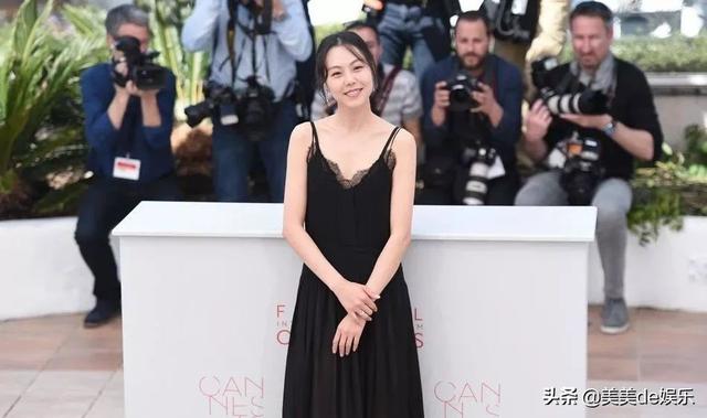 金敏喜老公，为何原配夫人在家泪流成河（和新欢手拉手走红毯）