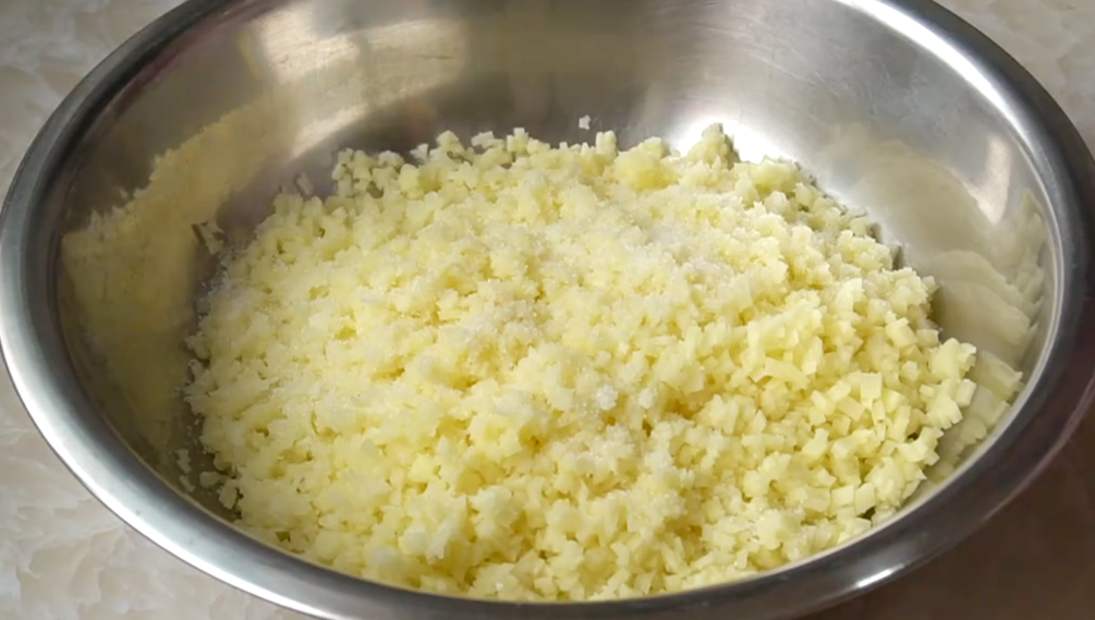 【土豆丸子蒸豆腐】做法步骤图 个个鲜嫩多汁  太香了-起舞食谱网