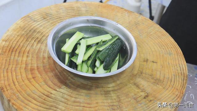 腌黄瓜条步骤，黄瓜省时的腌制方法