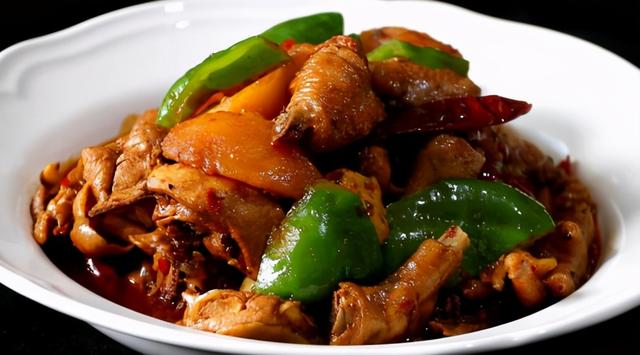 煮肉什么时候放盐，炖牛肉放盐什么时候合适（不管炖啥肉不要提前放盐）