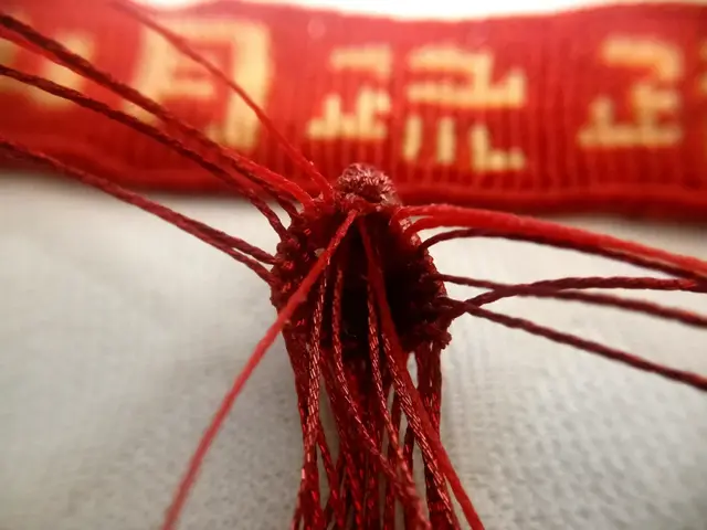 手工粽子怎么做简单又漂亮，手工五彩粽子制作方法（精致小巧的4角粽子）