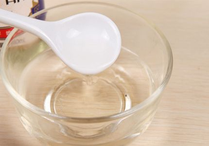 玻璃怎么擦才干净，怎样擦出来的玻璃又干净不落灰尘（在水里兑点“盐”）