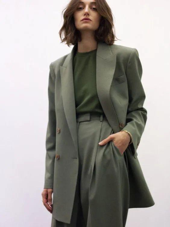 橄榄绿是什么颜色，翡翠橄榄绿是什么颜色（橄榄绿正在悄悄的流行…）