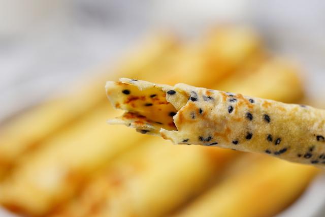 鸡蛋卷怎么做，煎蛋的正确做法（自制美味鸡蛋卷）