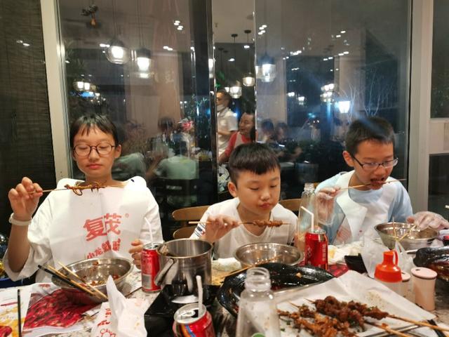 安义路夜市在哪里，安义路夜市在哪里摆摊（上海夜市之安义路游感）