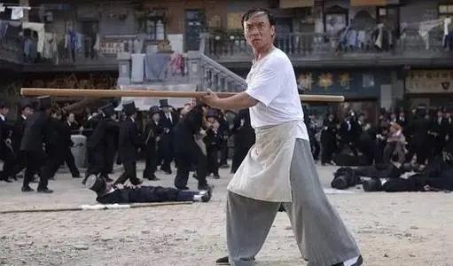 周星驰的老婆叫什么，他是周星驰电影的小人物（谁是周星驰的老婆）