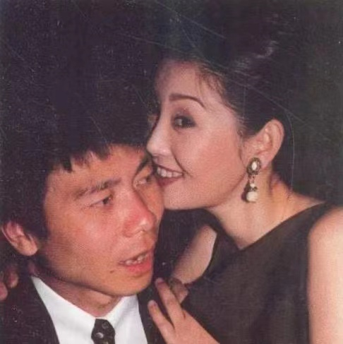 与宋丹丹离婚后，英达14年来对巴图不闻不问，是“渣”还是通透？