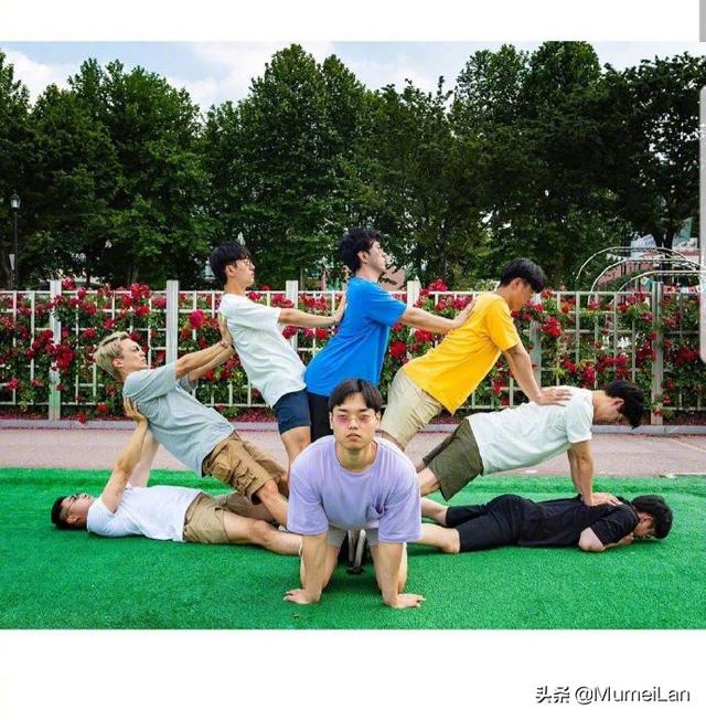 拍集体照姿势的摆法，集体拍照姿势（集体拍照姿势学起来）