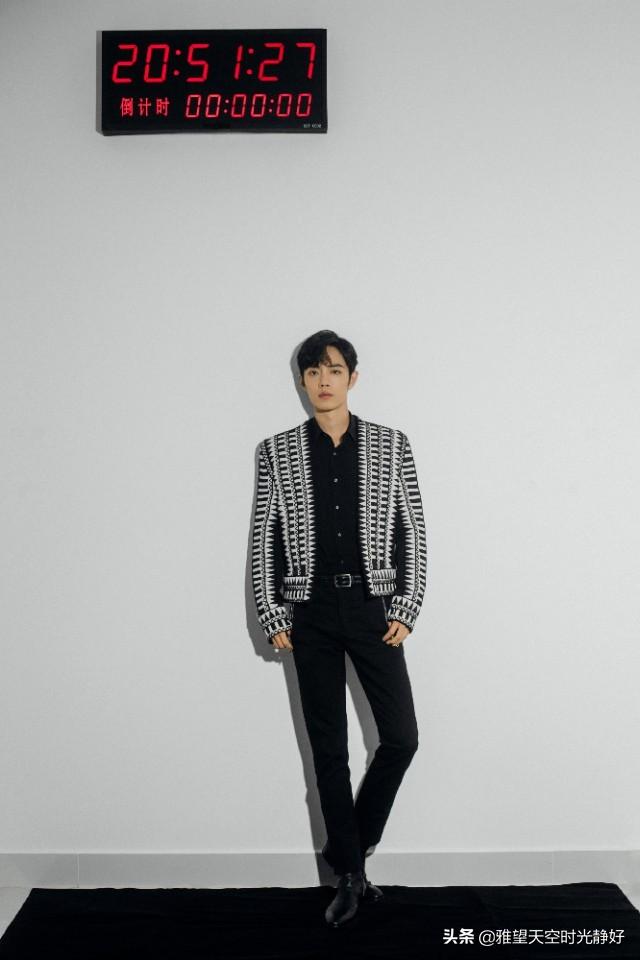 肖战手机壁纸无水印   高颜值小哥哥安利一下，肖战手机壁纸高清壁纸 满屏无水印（暖心男神肖战三十款高清时尚穿搭手机壁纸、背景图～怎么穿都好看）