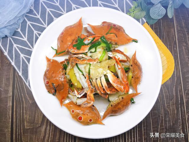 姜葱炒蟹怎么做，爆炒螃蟹怎么做好吃又简单（花蟹怎么做才能对得起它鲜美嫩滑的蟹肉）