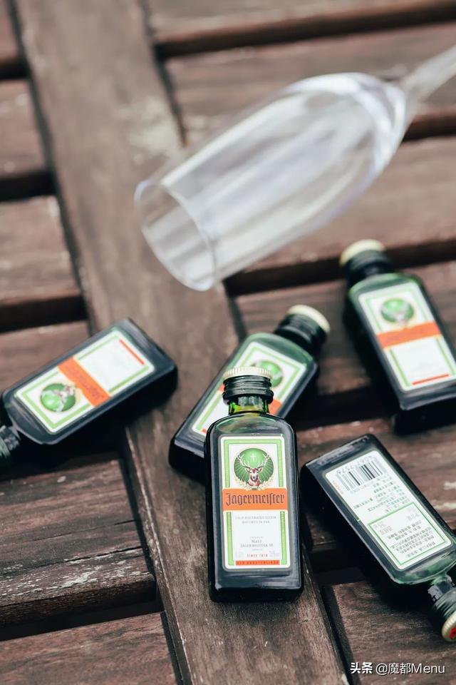 野格什么味道，百威加野格什么味道（人间不值得，教你喝野格）