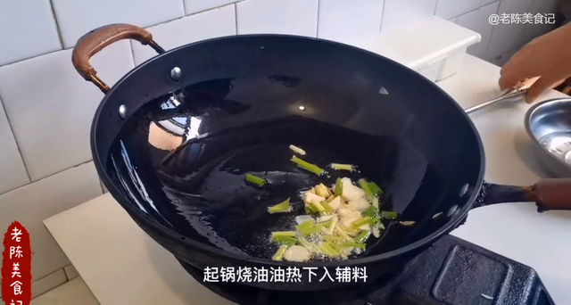 青椒炒火腿的做法，青椒炒火腿的家常做法（家常菜辣椒炒火腿做法）