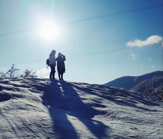 西岭雪山海拔（西岭雪山-海拔高度3250米的地方与天接近）