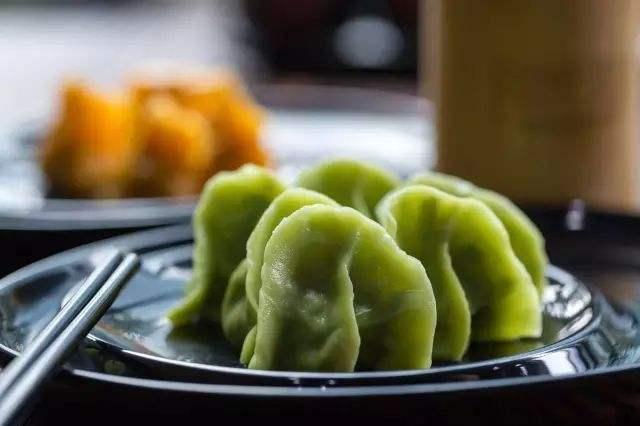 彩色饺子皮怎么做，怎么做彩色饺子皮（面点师分享万能肉馅和几种彩色饺子皮配方和做法）
