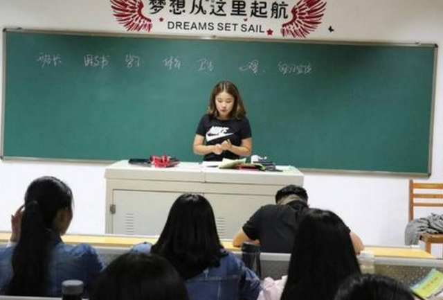 入党申请书抄袭后果，抓住机会在大学入党