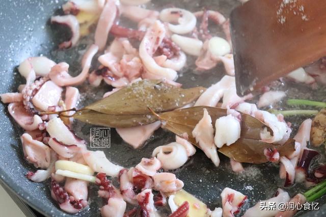 鱿鱼属于鱼类吗，鱿鱼不属于鱼类属于什么类（脆嫩爽口不弹牙）