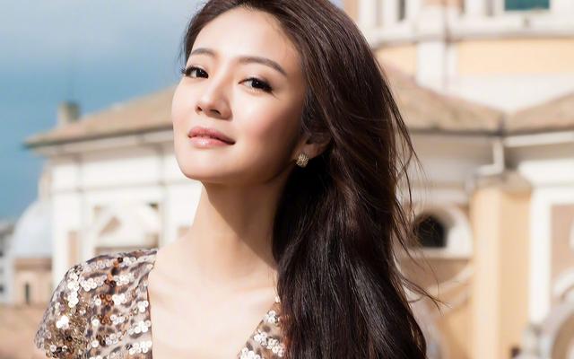 郑爽的简介，郑爽简介和资料大全（她爸和她一起改姓）