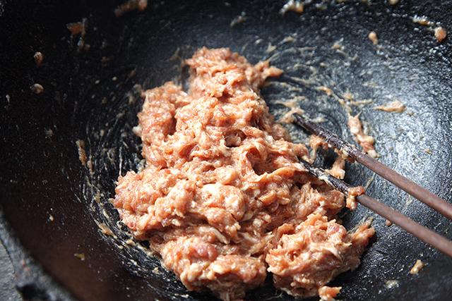 豆角肉馅饺子怎么调馅，豆角饺子馅怎么做好吃窍门（食谱丨猪肉豆角馅饺子）