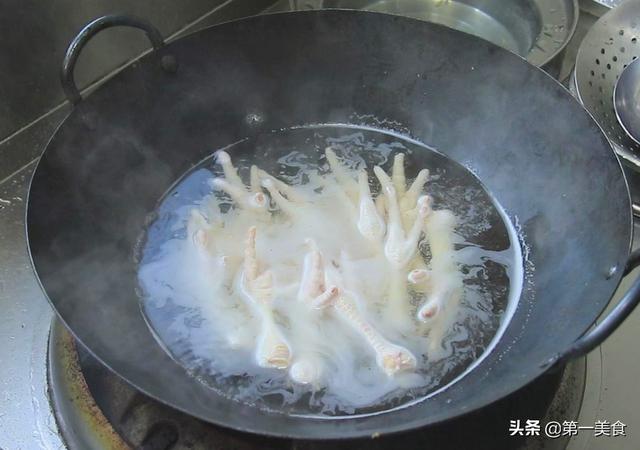 虎皮凤爪最正宗的做法，正宗的虎皮凤爪怎么做（厨师长教你虎皮鸡爪正宗做法）