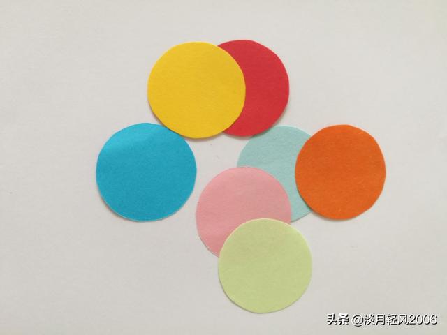 幼儿园最简单手工贺卡，幼儿园手工制作新年贺卡（用卡纸做一枝彩色的花）