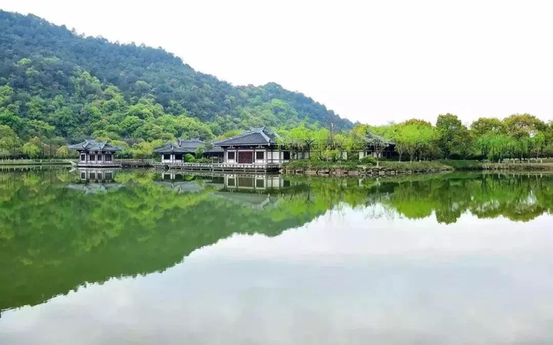 孙和（东吴历经孙权孙亮孙休孙皓，加上被追谥的孙坚、孙和，共六位皇帝）