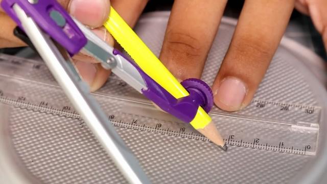 飞盘制作，飞盘局有多纵情声色? 飞盘媛们很主动, 阔少们也不手软（遥控飞盘的制作方法）