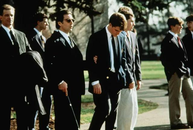 闻香识女人表达了什么，闻香识女人一般表达了什么（邂逅爱与人生价值的《闻香识女人》）