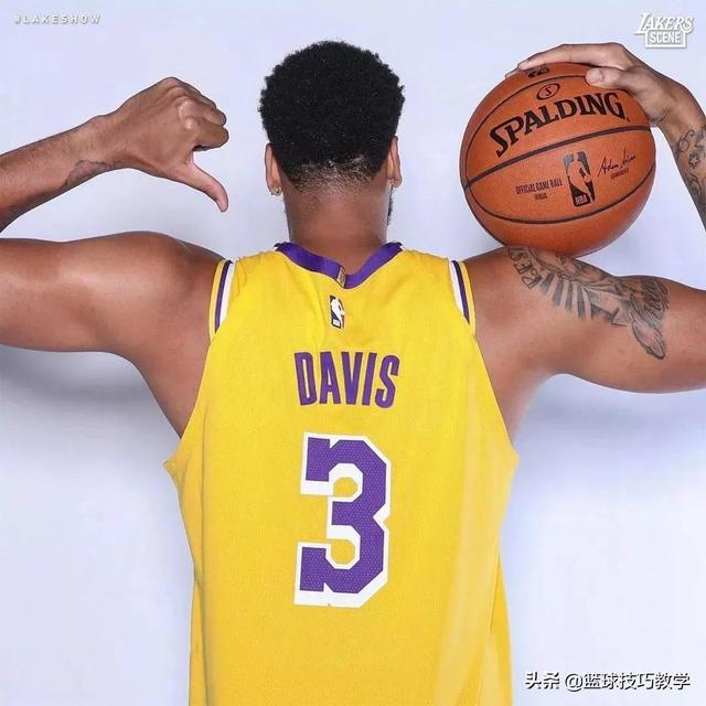 詹姆斯几号球衣，乔丹詹姆斯球衣是几号（名记曝詹姆斯将更换球衣号码）