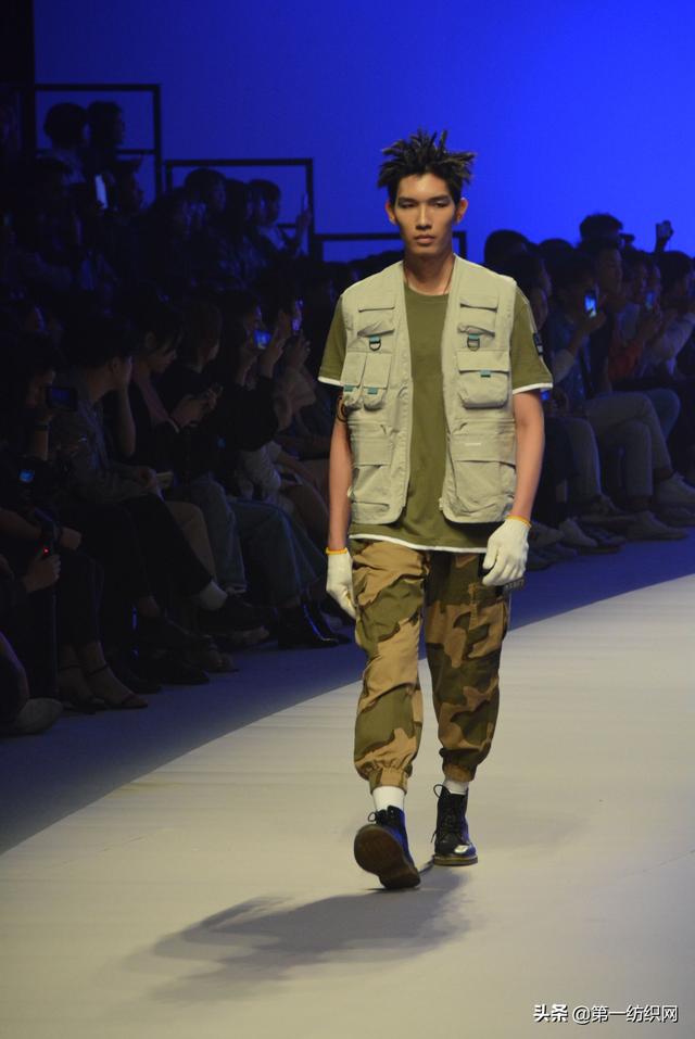 a21是以纯吗，a21 以纯（以纯线上品牌A21登陆春季广东时装周）