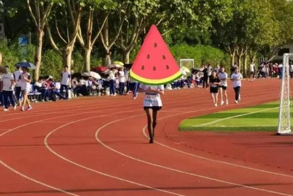 丝袜学校（一外国语学院女生参加长跑比赛）